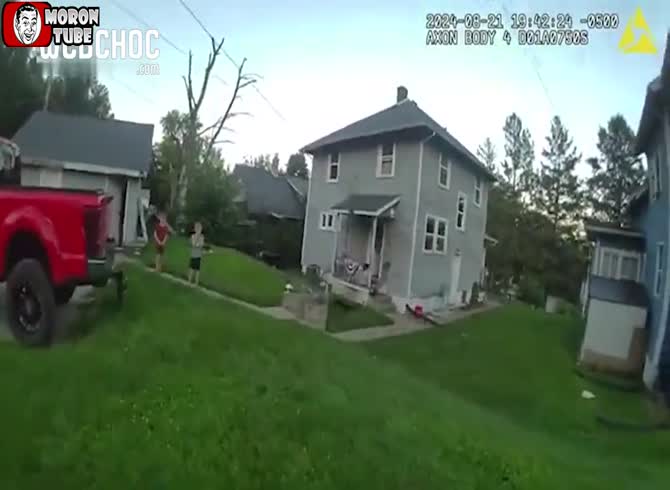 Video :Police officer's body cam footage shows a dog being shot in Davenport (Warning - disturbing)